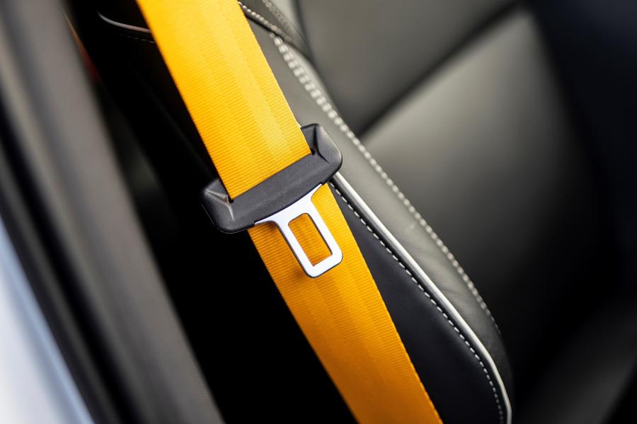 Детали интерьера Volvo V60 T8 Polestar Engineered 2019 года  (UK) (фото 2 из 40)